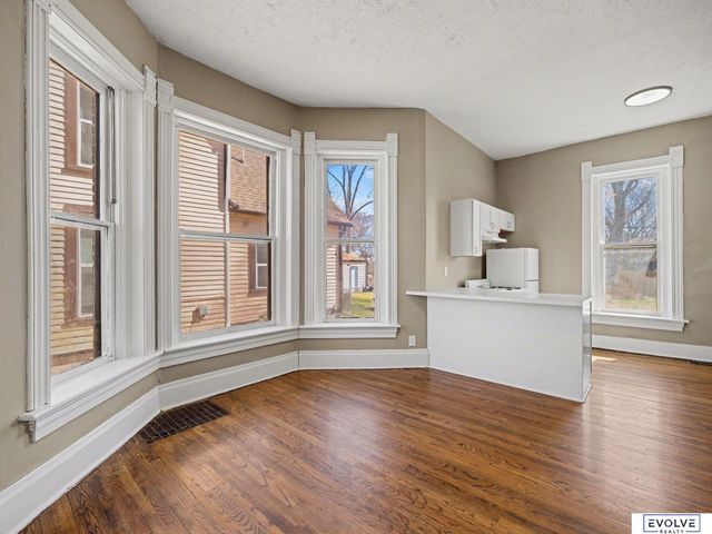 3833 Parker Street, Omaha, NE 68111