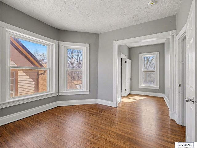 3833 Parker Street, Omaha, NE 68111