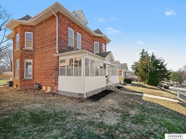 3833 Parker Street, Omaha, NE 68111