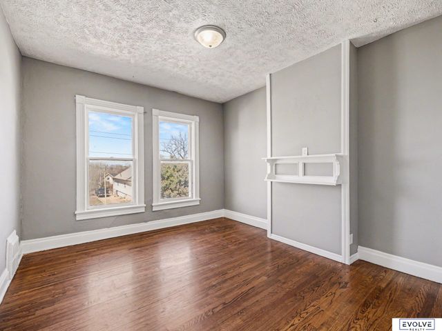 3833 Parker Street, Omaha, NE 68111