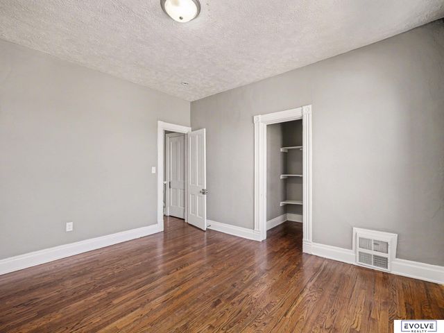 3833 Parker Street, Omaha, NE 68111