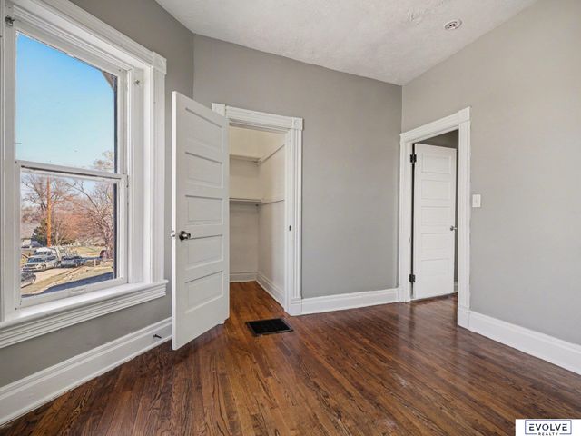 3833 Parker Street, Omaha, NE 68111