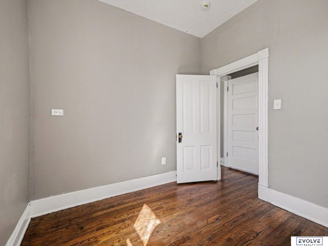 3833 Parker Street, Omaha, NE 68111