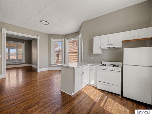 3833 Parker Street, Omaha, NE 68111