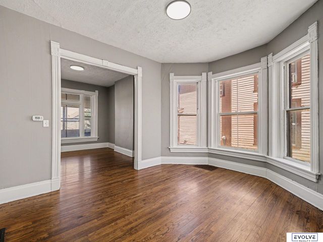 3833 Parker Street, Omaha, NE 68111