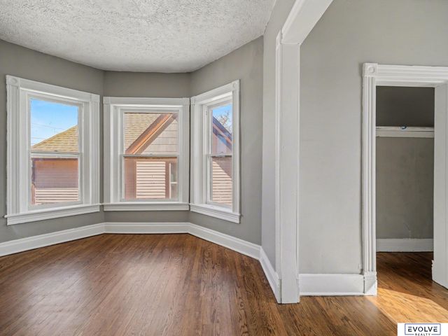 3833 Parker Street, Omaha, NE 68111