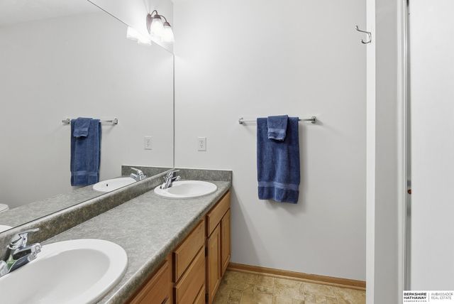 17514 Seward Plaza, Omaha, NE 68118