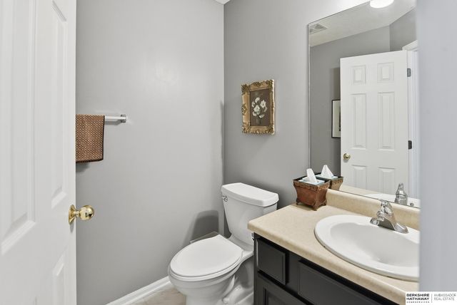 17514 Seward Plaza, Omaha, NE 68118