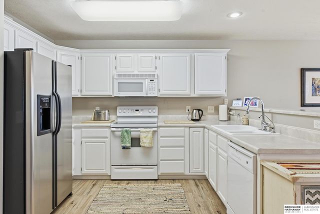 17514 Seward Plaza, Omaha, NE 68118