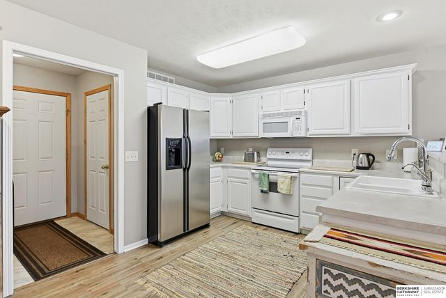 17514 Seward Plaza, Omaha, NE 68118