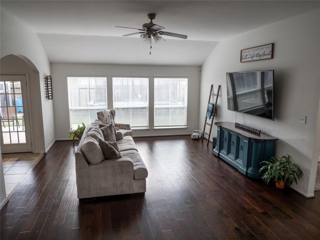 802 Sterling Court, Bay City, TX 77414