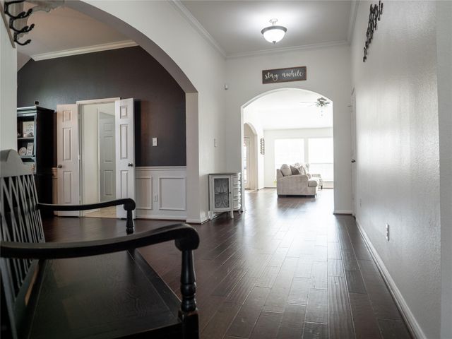 802 Sterling Court, Bay City, TX 77414