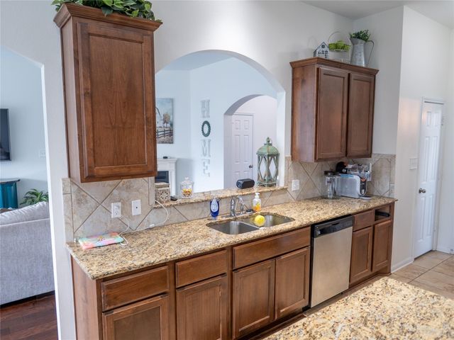 802 Sterling Court, Bay City, TX 77414