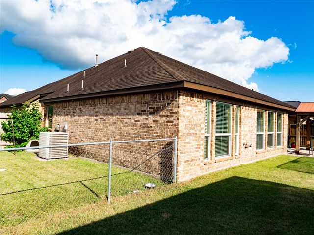 802 Sterling Court, Bay City, TX 77414