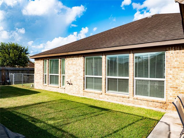 802 Sterling Court, Bay City, TX 77414