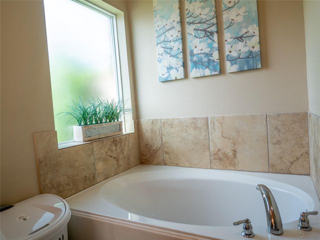 802 Sterling Court, Bay City, TX 77414