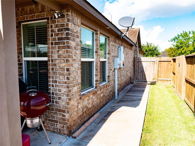 802 Sterling Court, Bay City, TX 77414