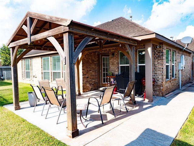 802 Sterling Court, Bay City, TX 77414