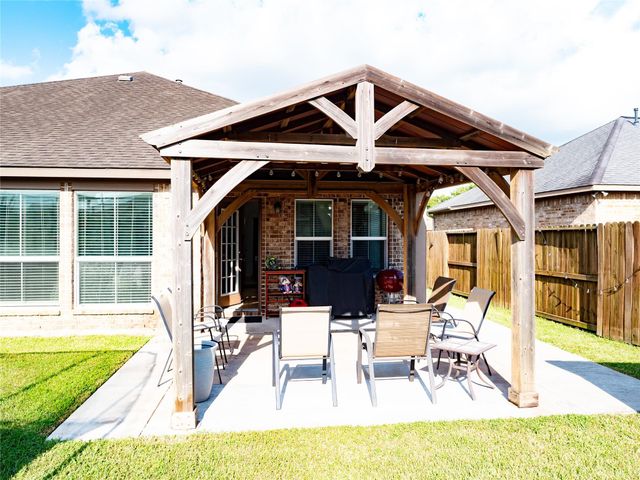 802 Sterling Court, Bay City, TX 77414