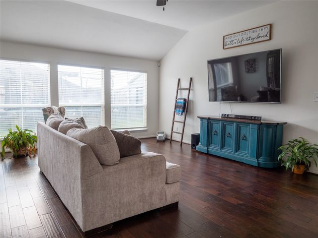 802 Sterling Court, Bay City, TX 77414