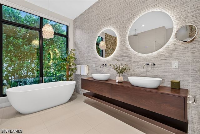 788 7TH AVE N, Naples, FL 34102