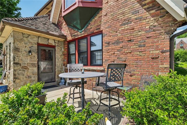 536&538 Lansdale Pl, Mt Lebanon, PA 15228