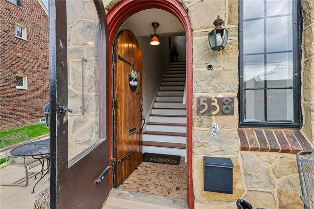 536&538 Lansdale Pl, Mt Lebanon, PA 15228