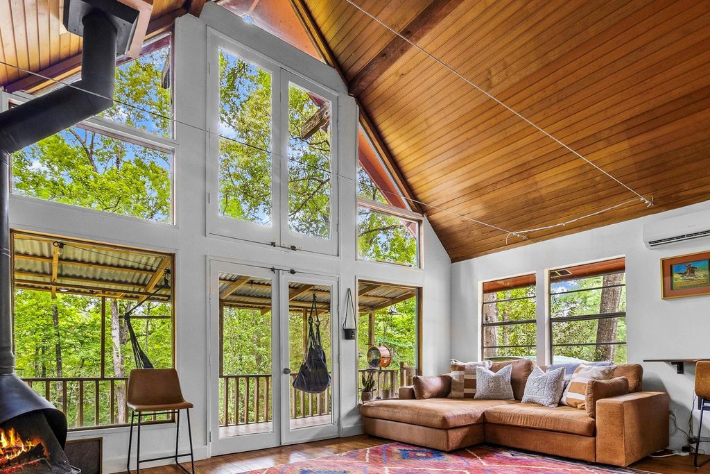 300 James Lane, Coldspring, TX 77331