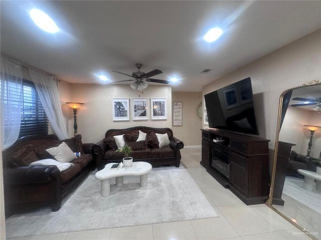 907 E Pebble Drive, Mission, TX 78574