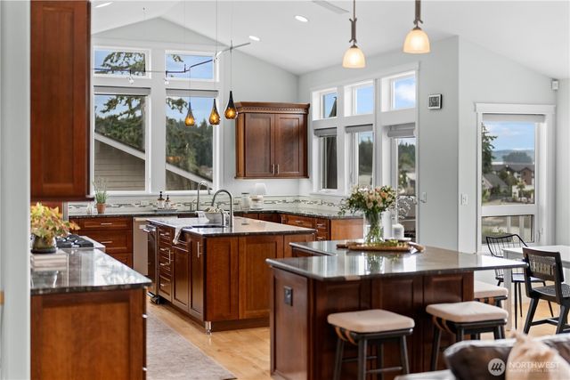 7804 Ray Nash Drive NW, Gig Harbor, WA 98335
