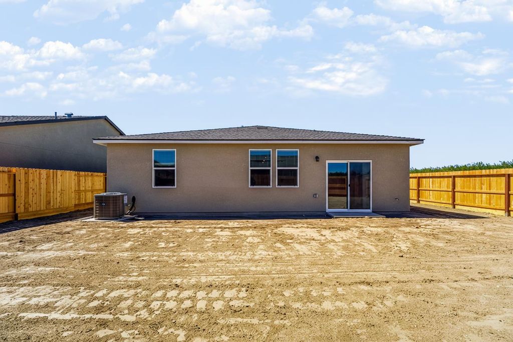 Image 11 of property listing at 628 Riley Avenue # 197, Chowchilla, CA 93610