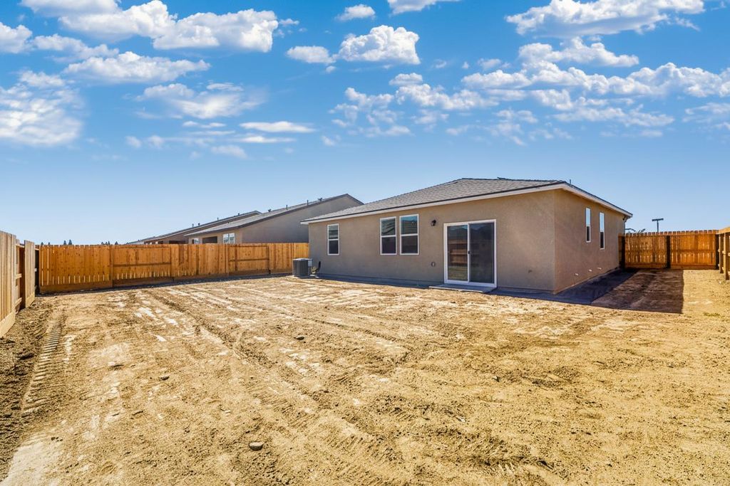 Image 12 of property listing at 628 Riley Avenue # 197, Chowchilla, CA 93610