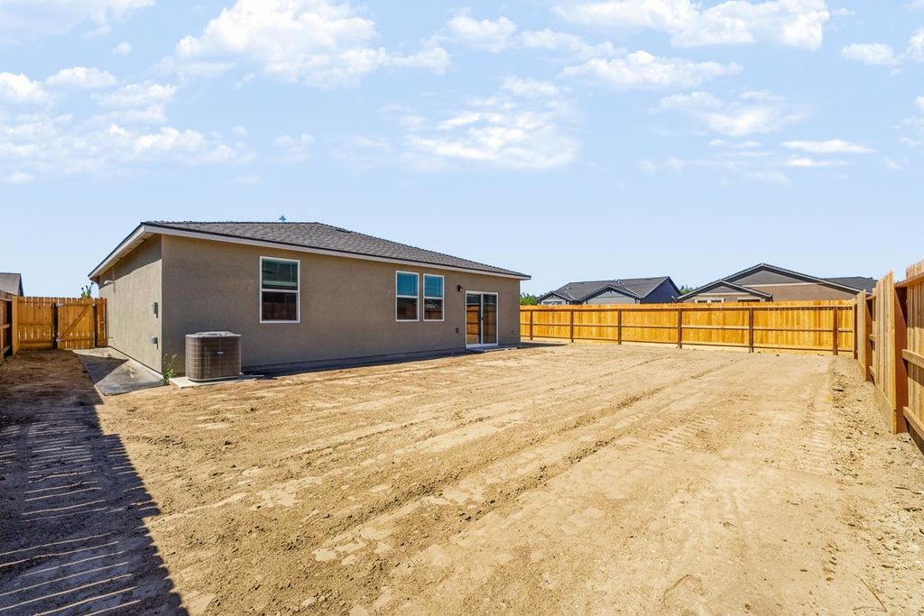Image 13 of property listing at 628 Riley Avenue # 197, Chowchilla, CA 93610