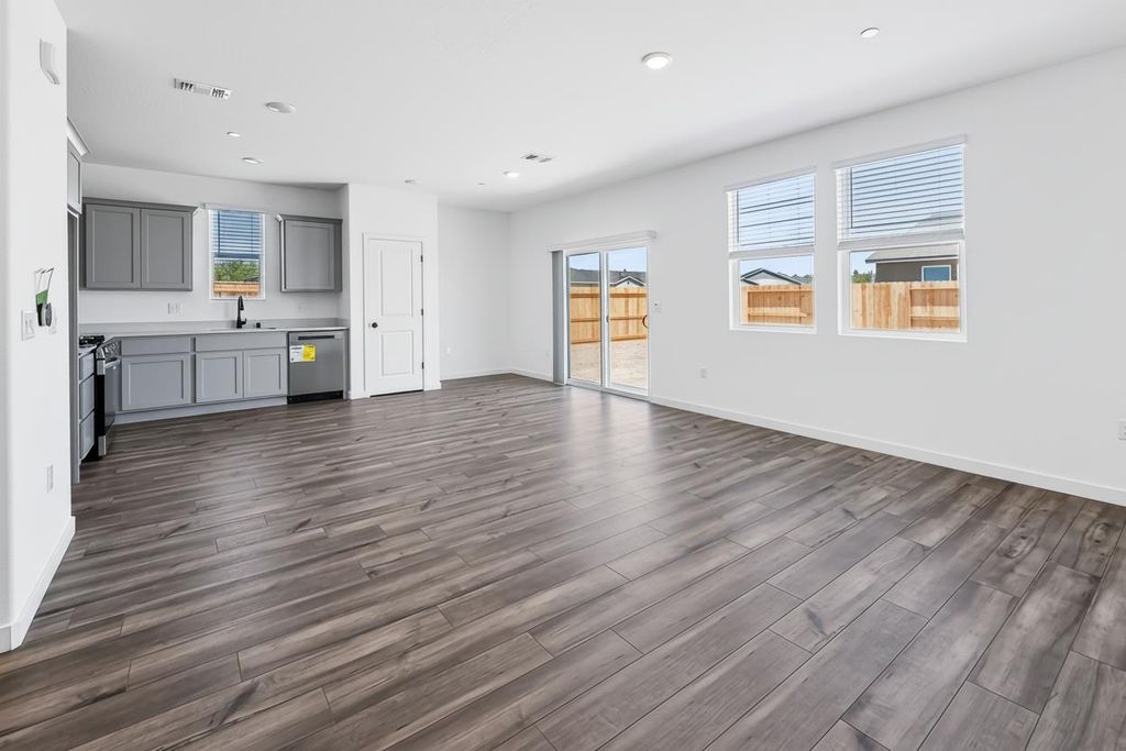 Image 17 of property listing at 628 Riley Avenue # 197, Chowchilla, CA 93610