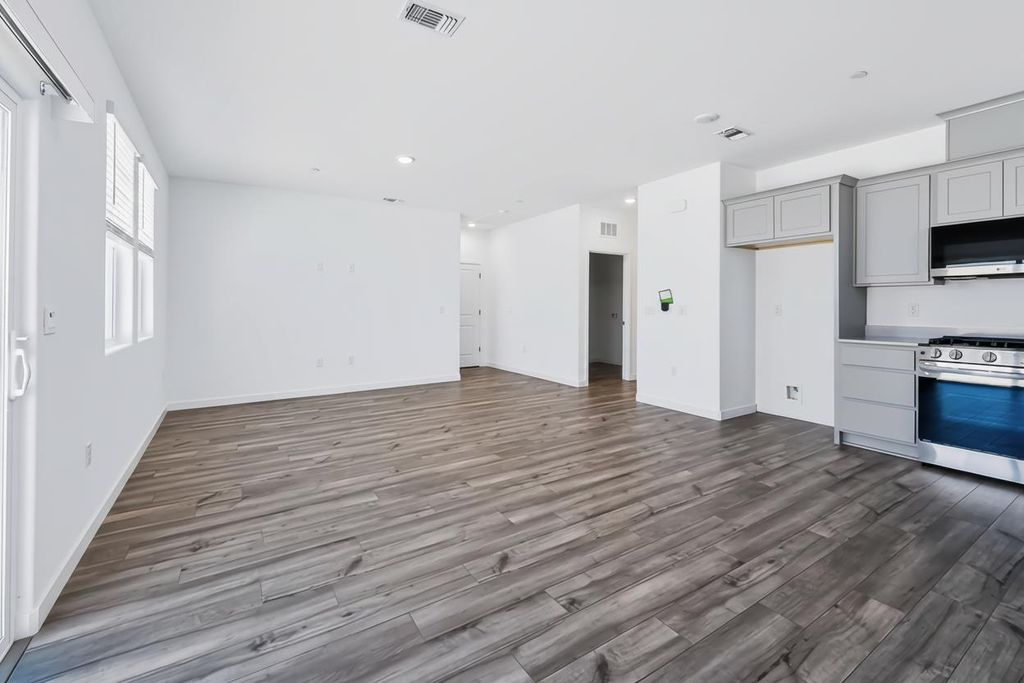 Image 18 of property listing at 628 Riley Avenue # 197, Chowchilla, CA 93610