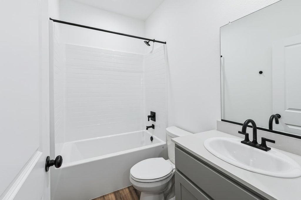 Image 2 of property listing at 628 Riley Avenue # 197, Chowchilla, CA 93610