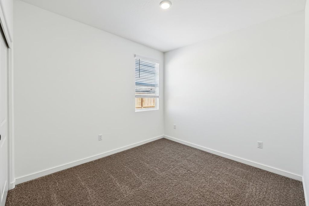 Image 5 of property listing at 628 Riley Avenue # 197, Chowchilla, CA 93610
