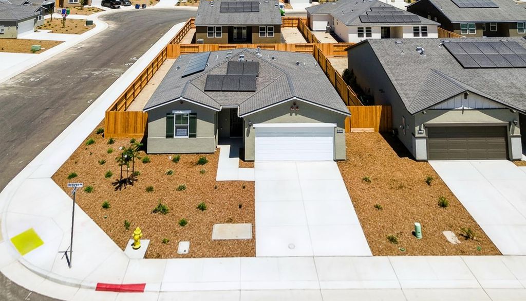 Image 7 of property listing at 628 Riley Avenue # 197, Chowchilla, CA 93610