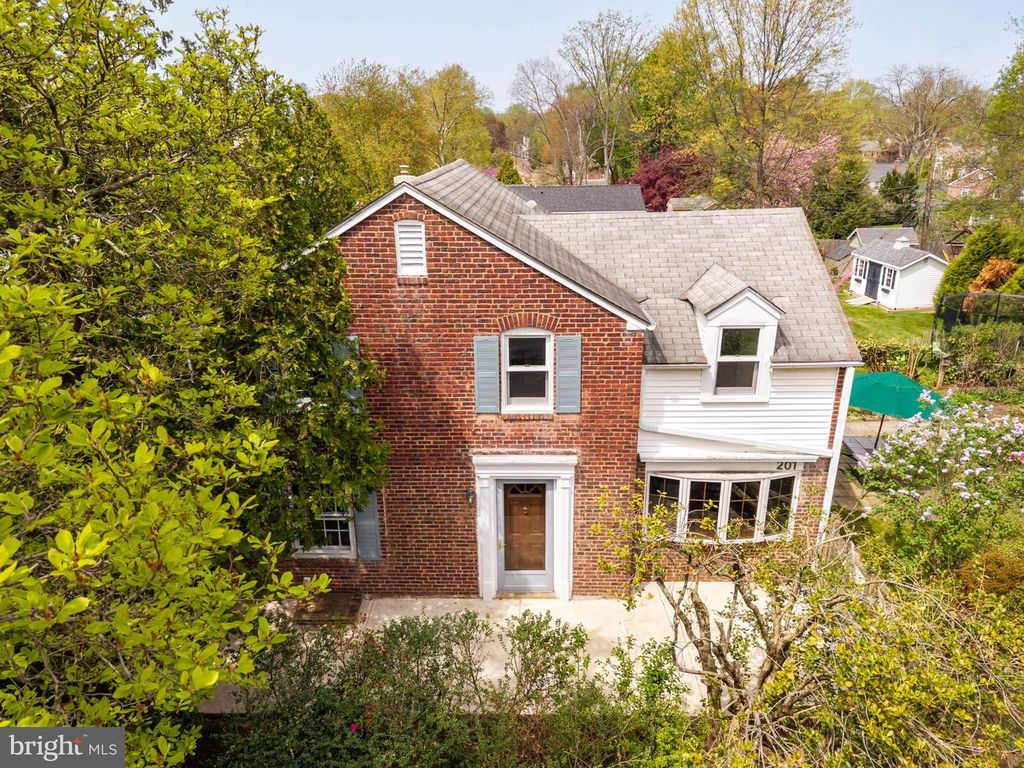 201 GLENDALOUGH RD, Glenside, PA 19038