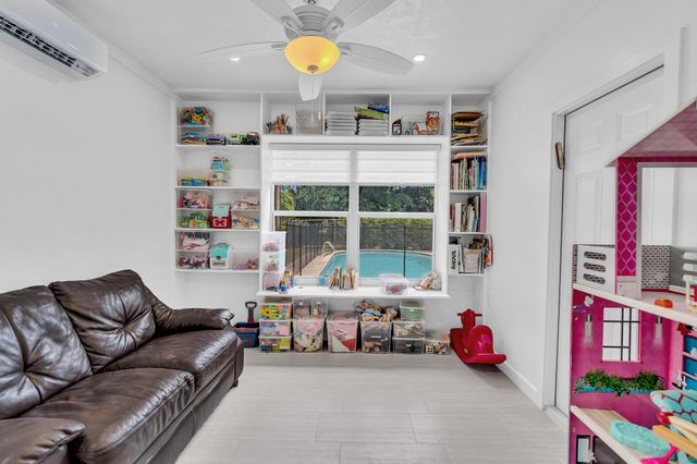 2001 N 52ND Avenue, Hollywood, FL 33021