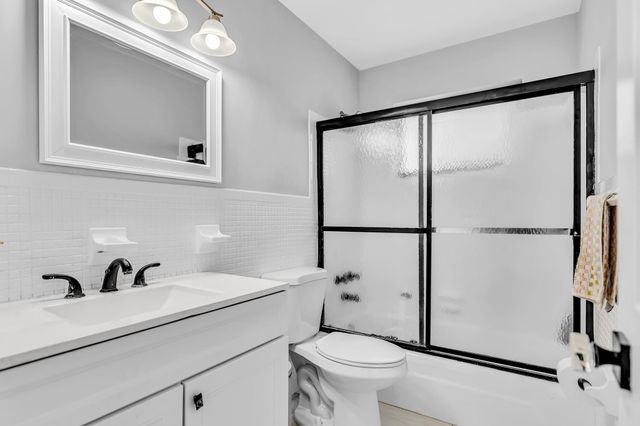 2001 N 52ND Avenue, Hollywood, FL 33021