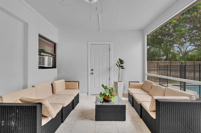 2001 N 52ND Avenue, Hollywood, FL 33021