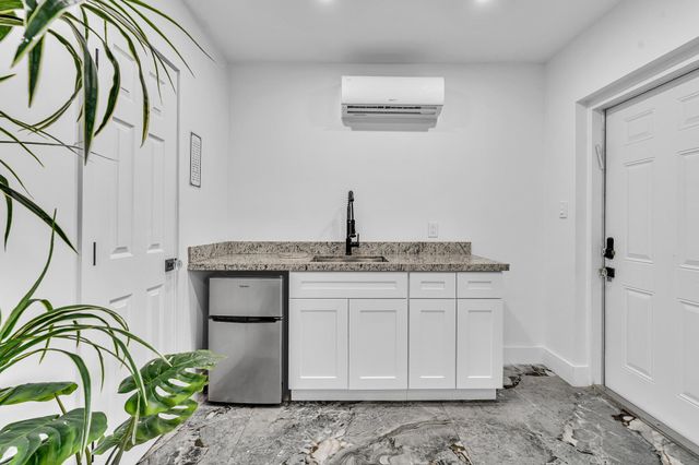 2001 N 52ND Avenue, Hollywood, FL 33021