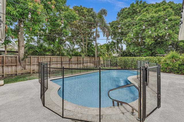 2001 N 52ND Avenue, Hollywood, FL 33021