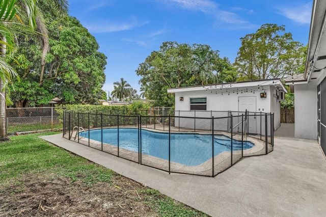 2001 N 52ND Avenue, Hollywood, FL 33021
