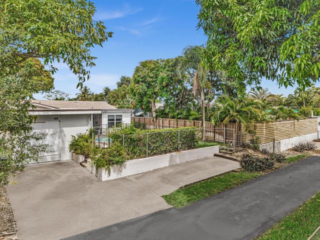 2001 N 52ND Avenue, Hollywood, FL 33021