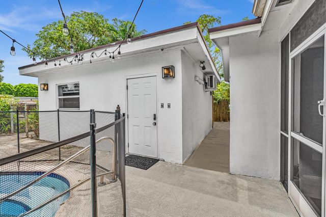 2001 N 52ND Avenue, Hollywood, FL 33021