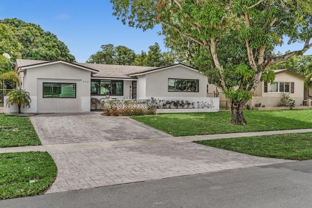 2001 N 52ND Avenue, Hollywood, FL 33021