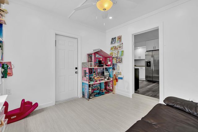 2001 N 52ND Avenue, Hollywood, FL 33021