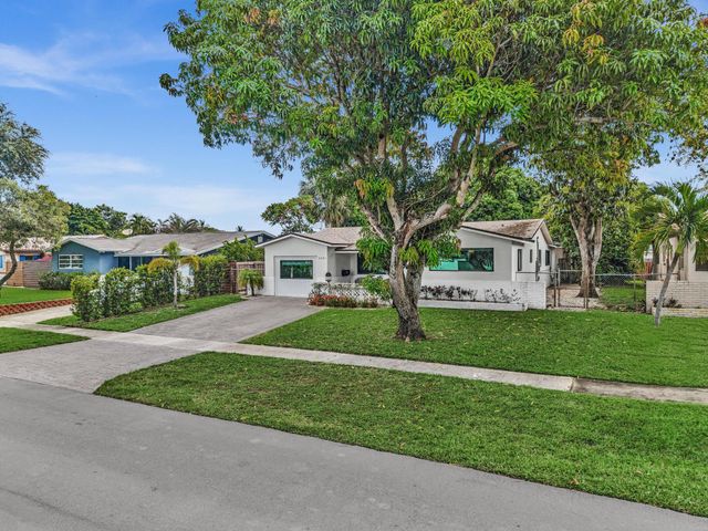2001 N 52ND Avenue, Hollywood, FL 33021
